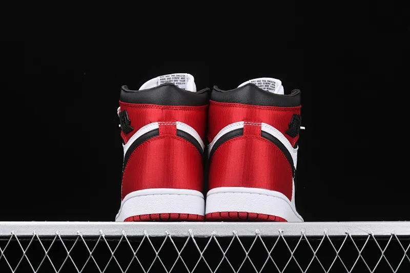 All categories Air Jordan Jordan series basketball shoes Air Jordan 1 High Different versions Air Jordan AJ1 Satin WMNS "Black Toe" AJ1 classic replica Joe 1 silk black toe CD0461-016